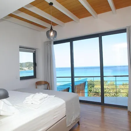 Capro - Milos Bay Villas * Áyios Nikítas