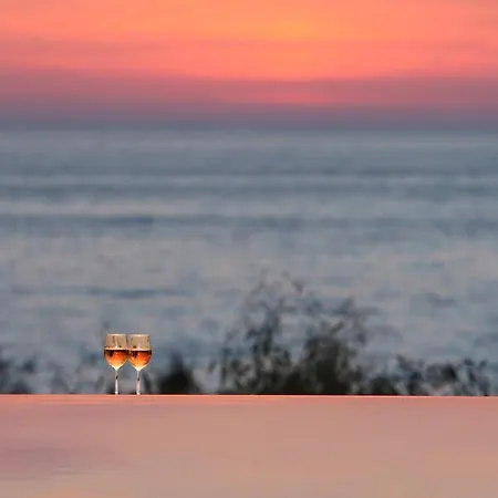 Capro - Milos Bay Villas * Áyios Nikítas