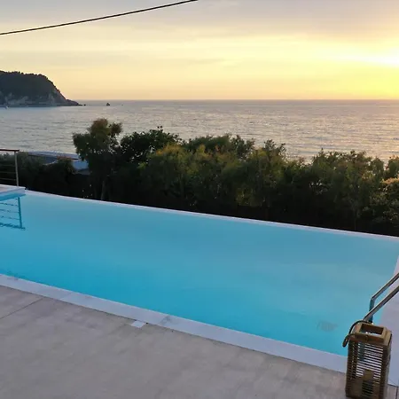 Capro - Milos Bay Villas Agios Nikitas
