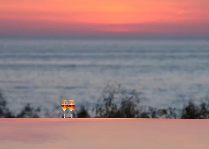 Capro - Milos Bay Villas * Áyios Nikítas